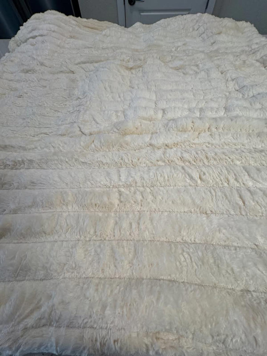 Luxury Cream Faux Fur Throw Blanket