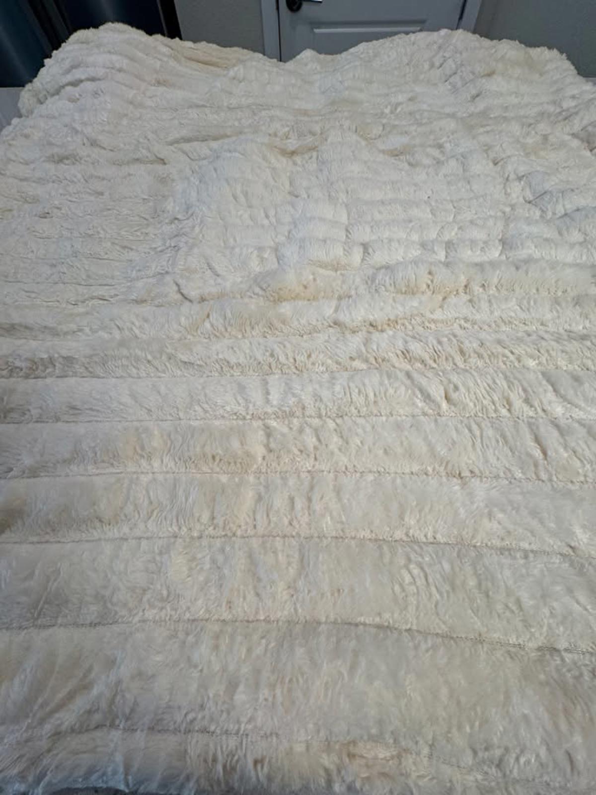Luxury Cream Faux Fur Throw Blanket