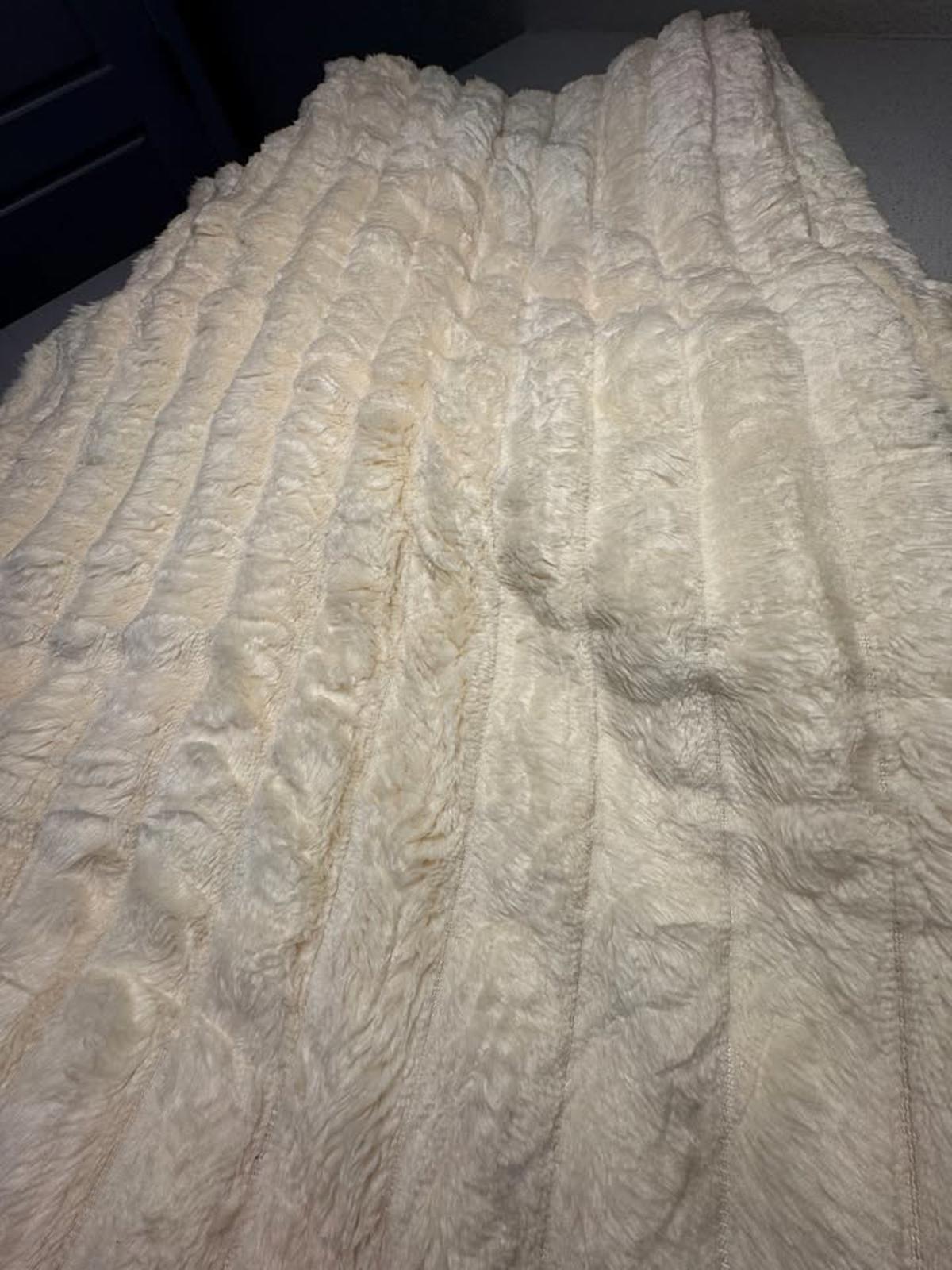Luxury Cream Faux Fur Throw Blanket